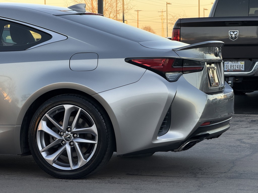 2019 Lexus RC Image 32