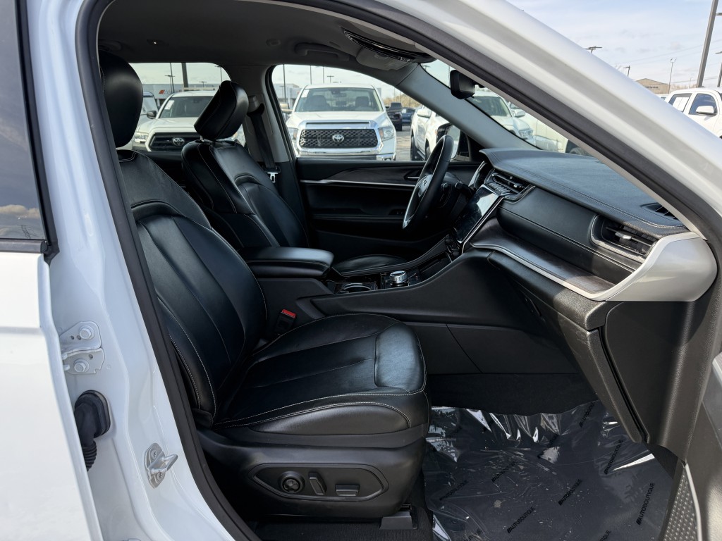 2023 Jeep Grand Cherokee Image 32