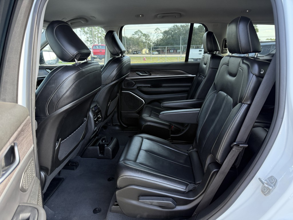 2023 Jeep Grand Cherokee Image 35