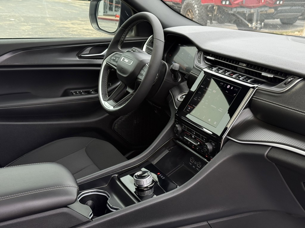 2025 Jeep Grand Cherokee Image 14