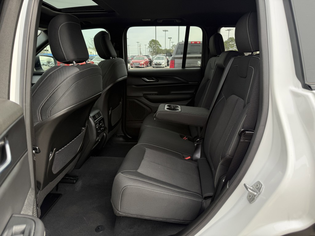 2025 Jeep Grand Cherokee Image 33