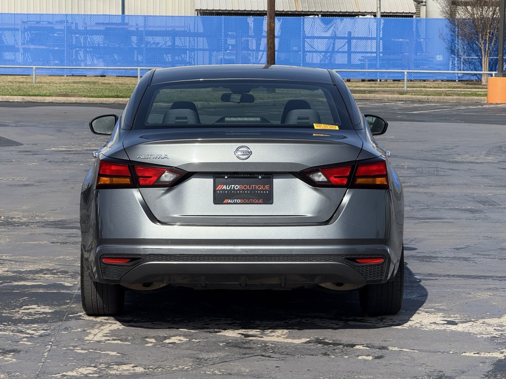2021 Nissan Altima Image 8