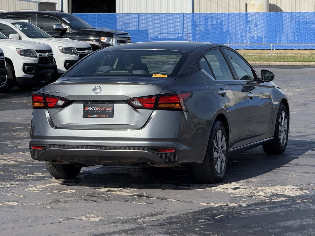 2021 Nissan Altima Image 10