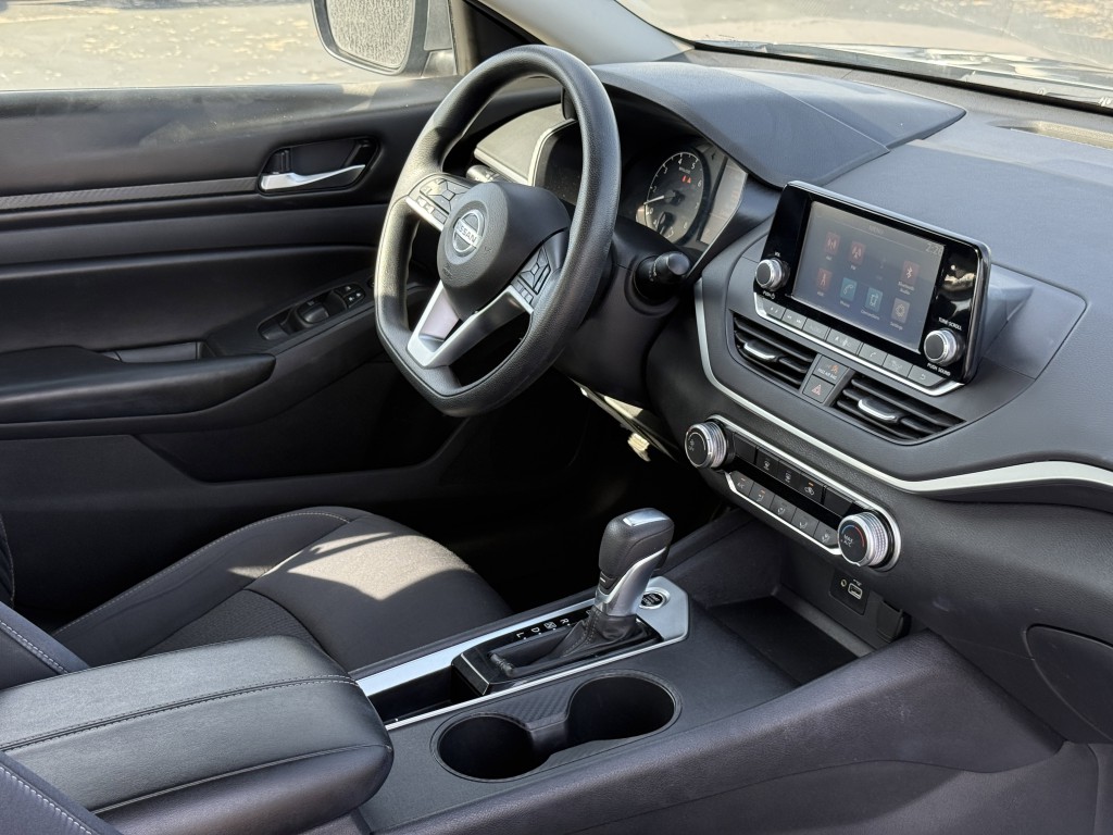 2021 Nissan Altima Image 13
