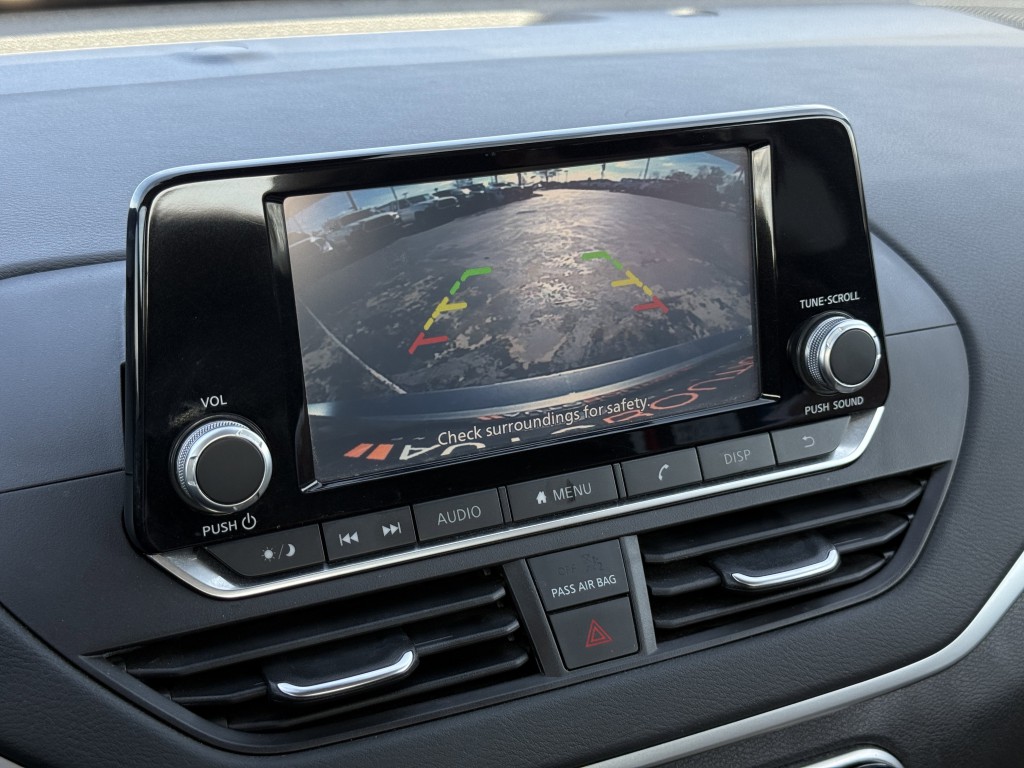 2021 Nissan Altima Image 21