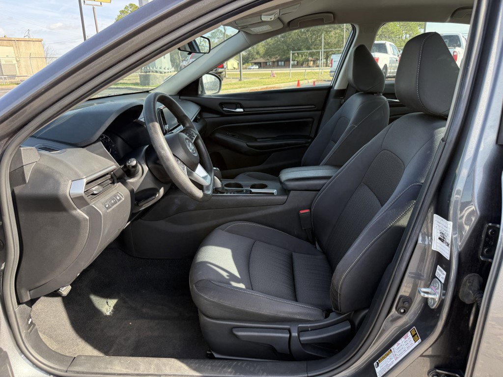 2021 Nissan Altima Image 25