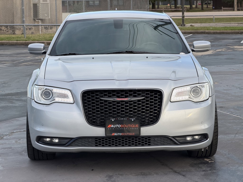 2021 Chrysler 300 Image 6