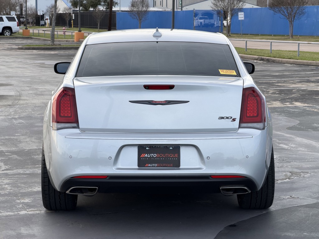 2021 Chrysler 300 Image 7