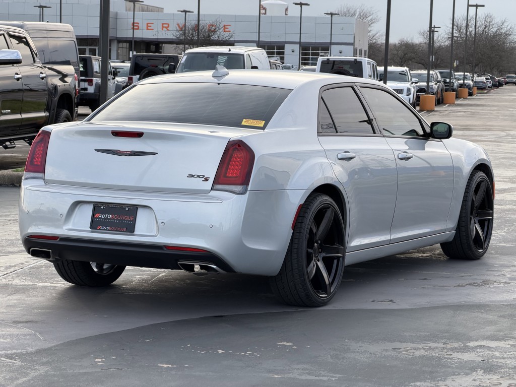 2021 Chrysler 300 Image 9