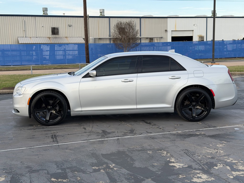 2021 Chrysler 300 Image 10