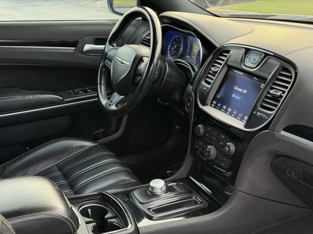 2021 Chrysler 300 Image 13