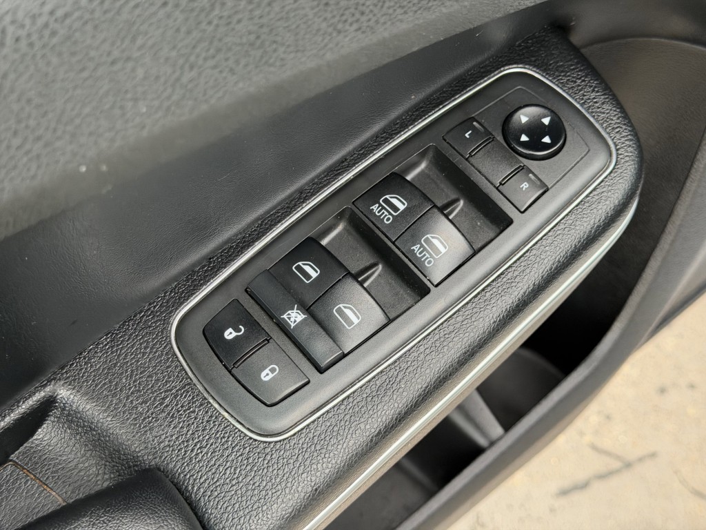 2021 Chrysler 300 Image 21