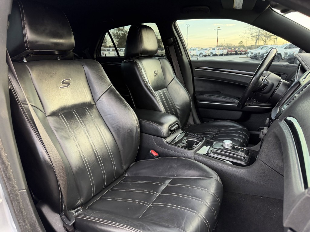 2021 Chrysler 300 Image 23