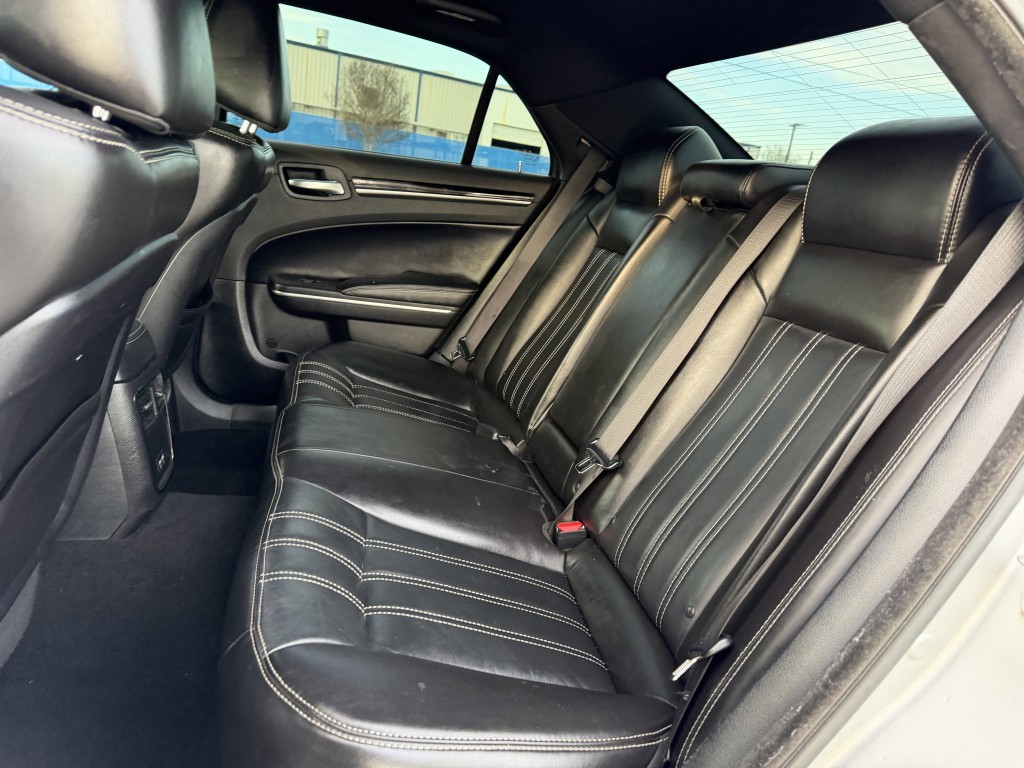 2021 Chrysler 300 Image 25