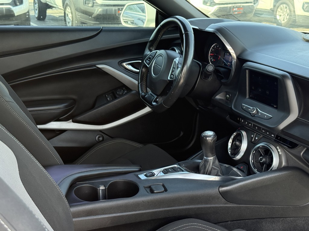 2019 Chevrolet Camaro Image 14