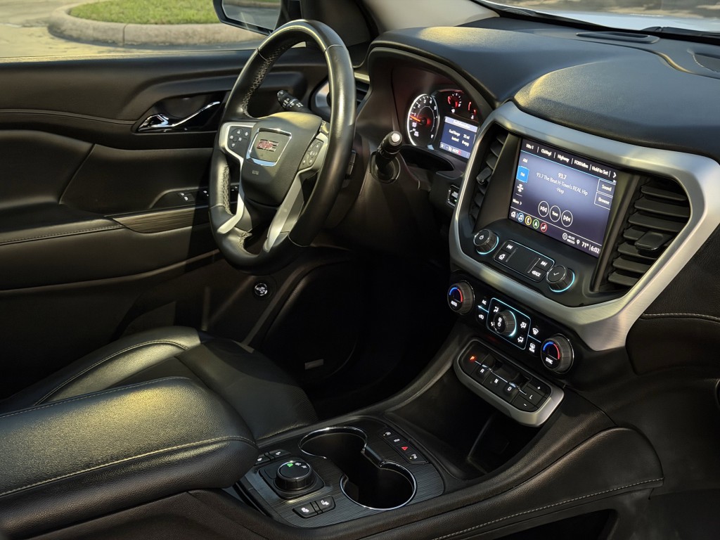 2023 GMC Acadia Image 13