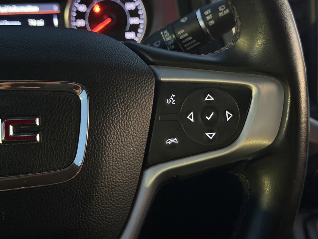 2023 GMC Acadia Image 17