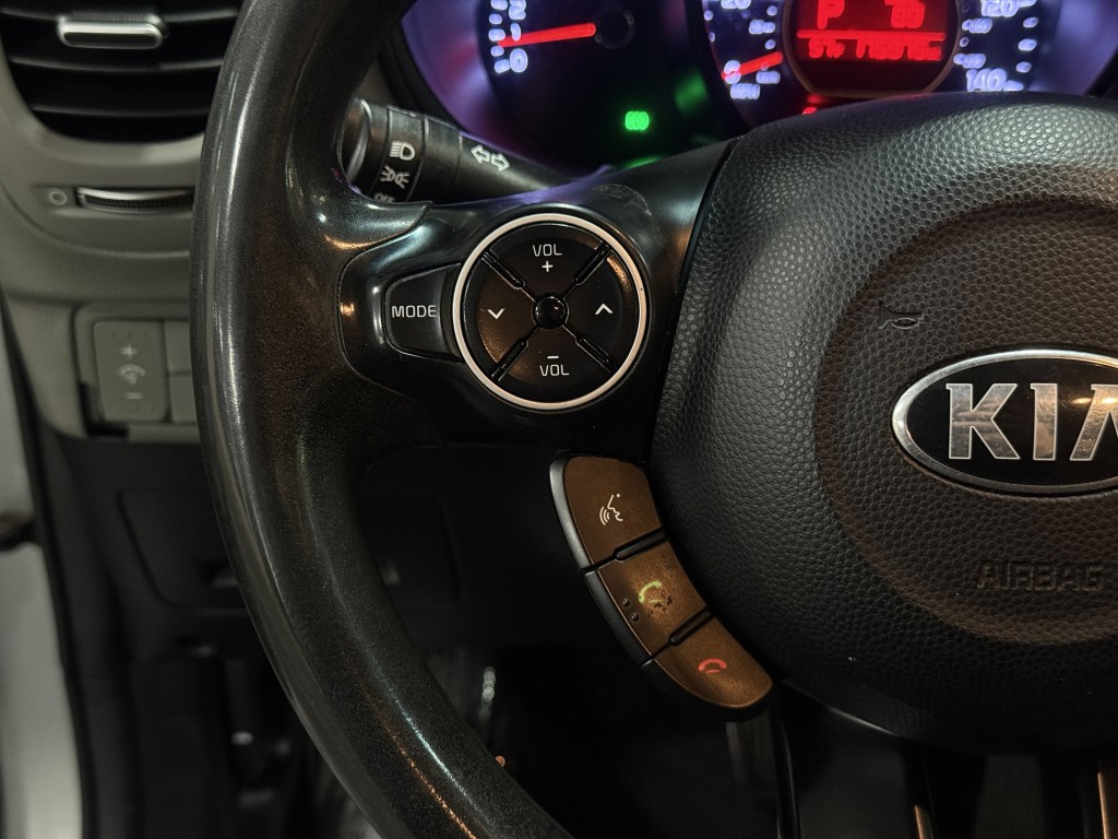 2016 Kia Soul Image 16