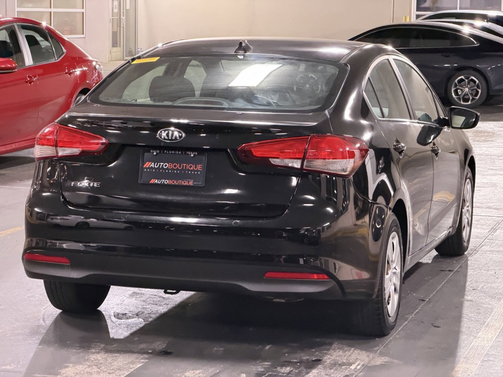 2017 Kia Forte Image 9