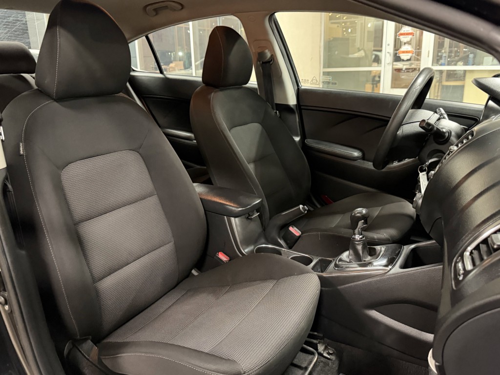 2017 Kia Forte Image 19