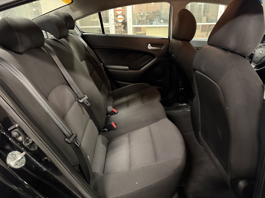 2017 Kia Forte Image 21