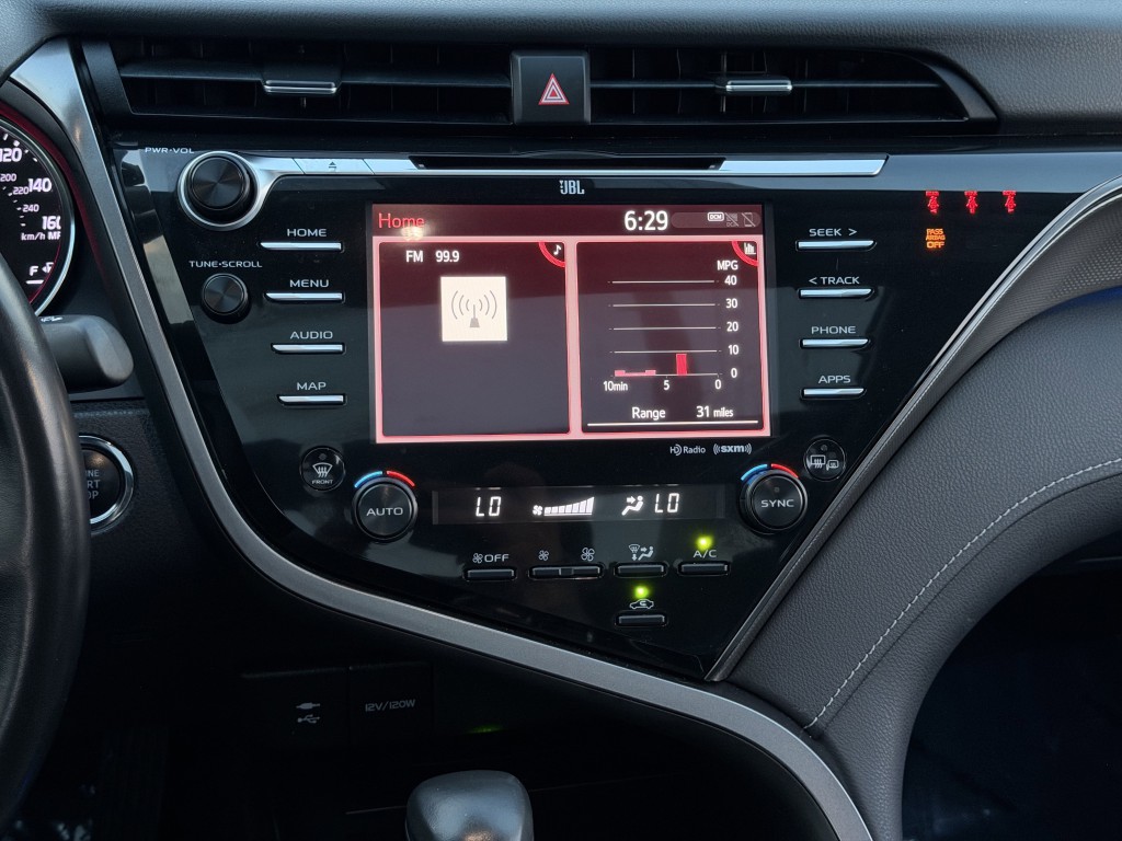 2019 Toyota Camry Image 19