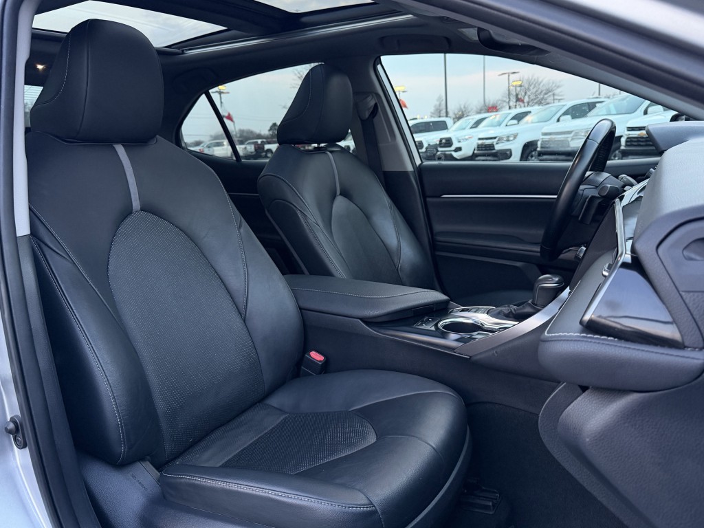 2019 Toyota Camry Image 25