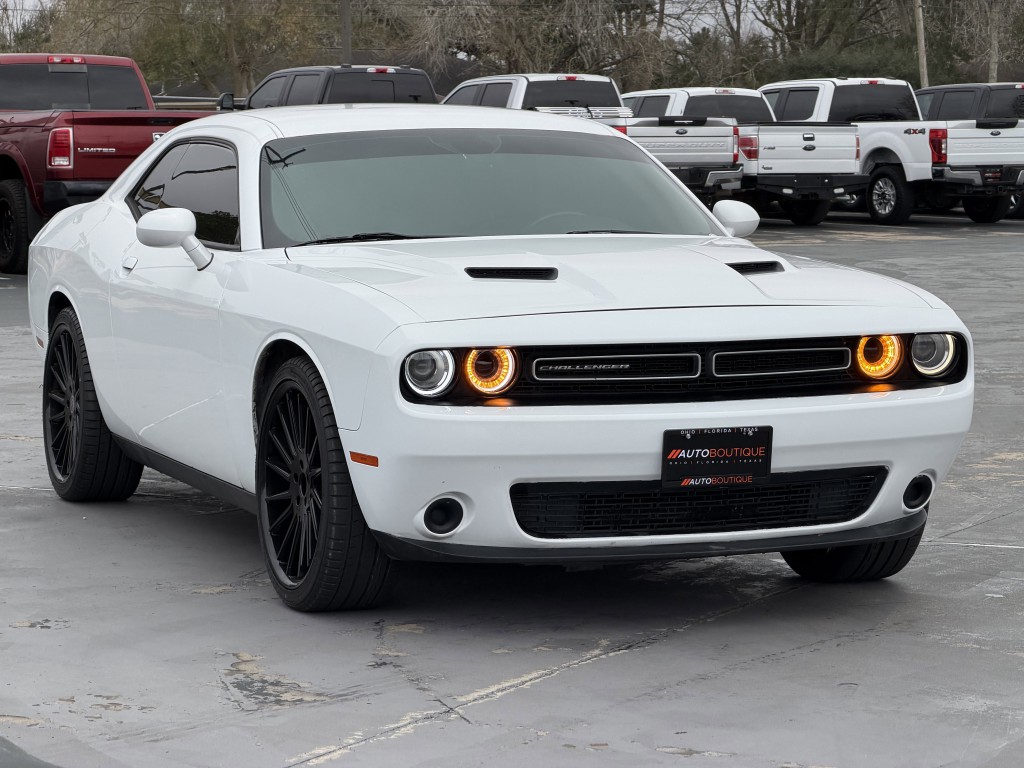 2016 Dodge Challenger Image 3