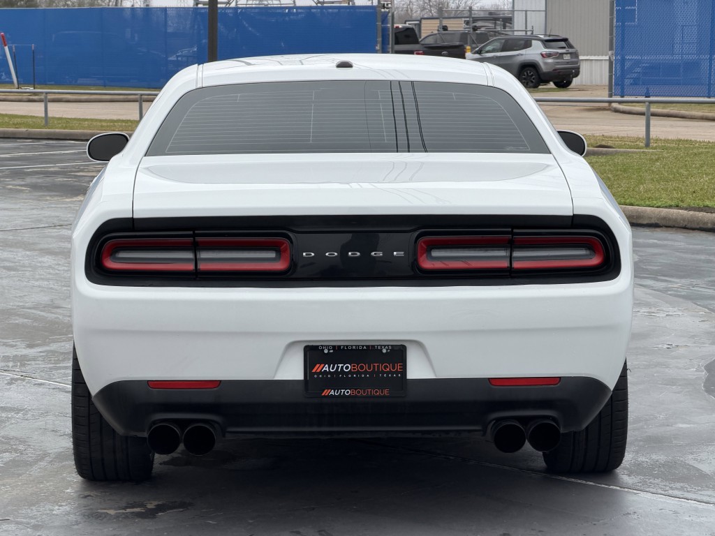 2016 Dodge Challenger Image 8