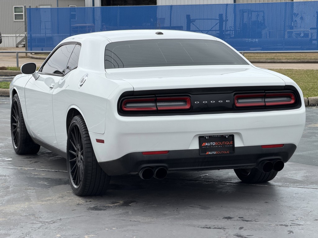 2016 Dodge Challenger Image 9
