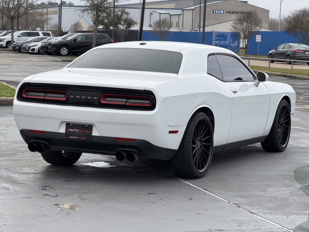 2016 Dodge Challenger Image 10