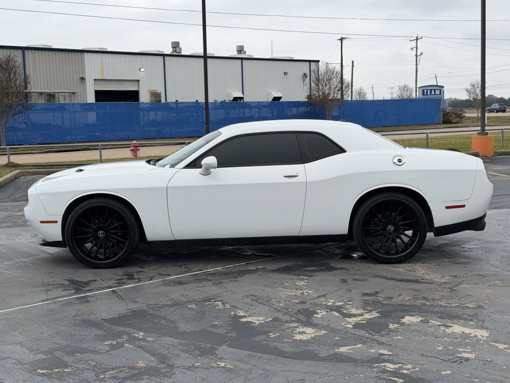 2016 Dodge Challenger Image 11
