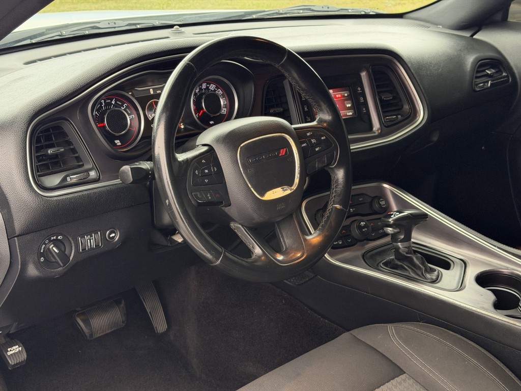2016 Dodge Challenger Image 12