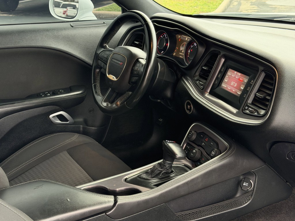 2016 Dodge Challenger Image 13