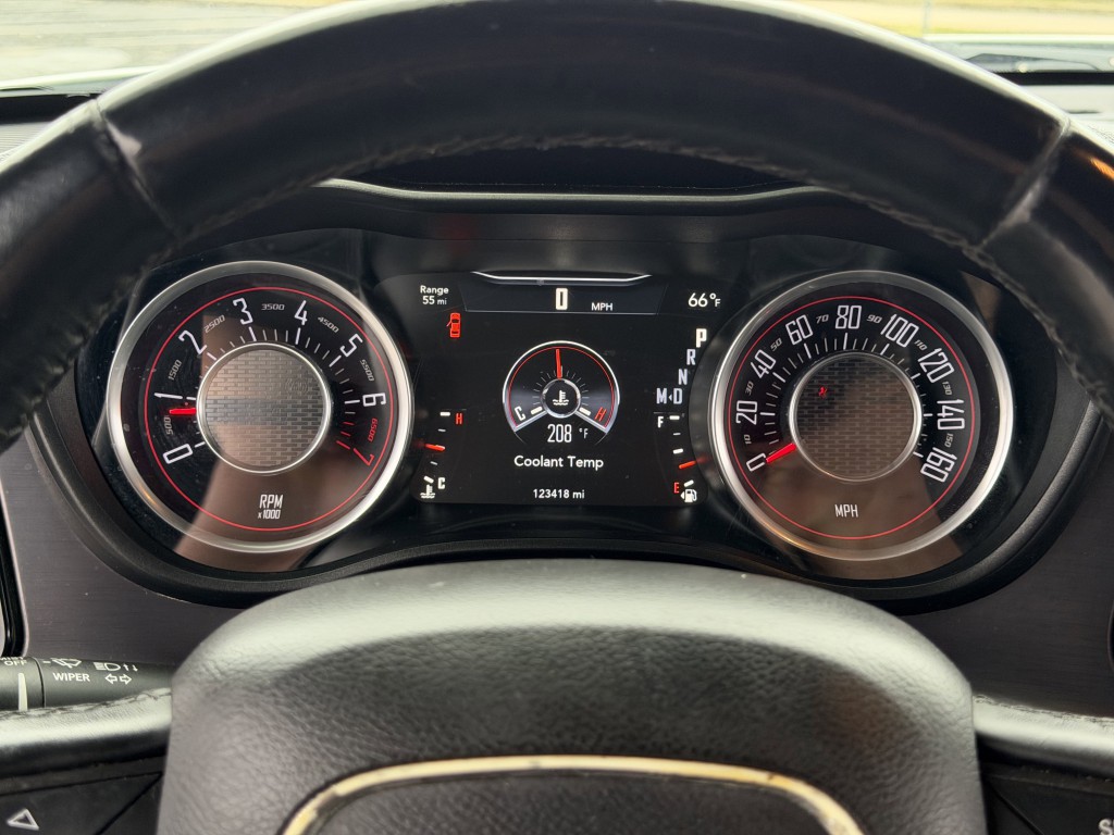 2016 Dodge Challenger Image 15