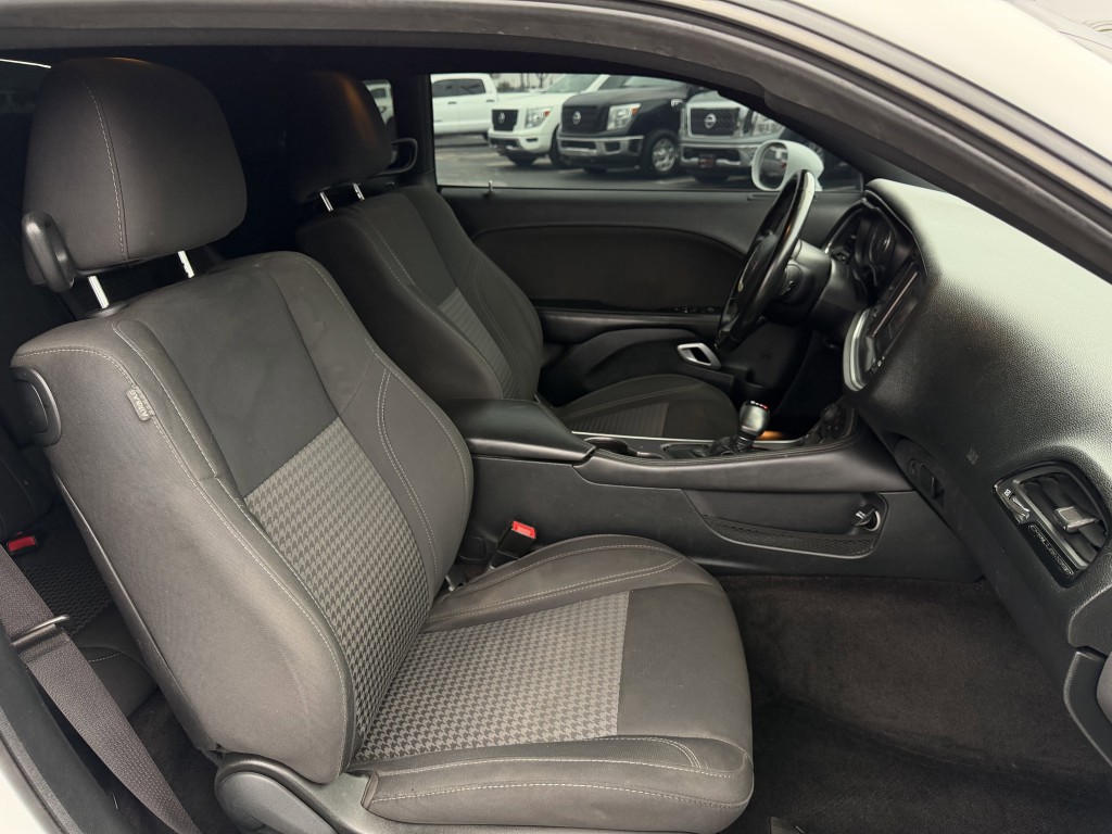 2016 Dodge Challenger Image 20