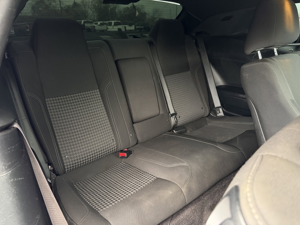 2016 Dodge Challenger Image 21