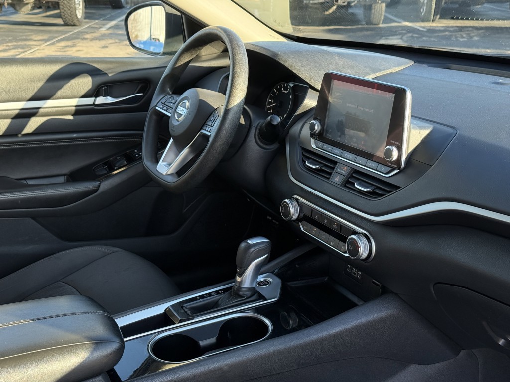 2021 Nissan Altima Image 16