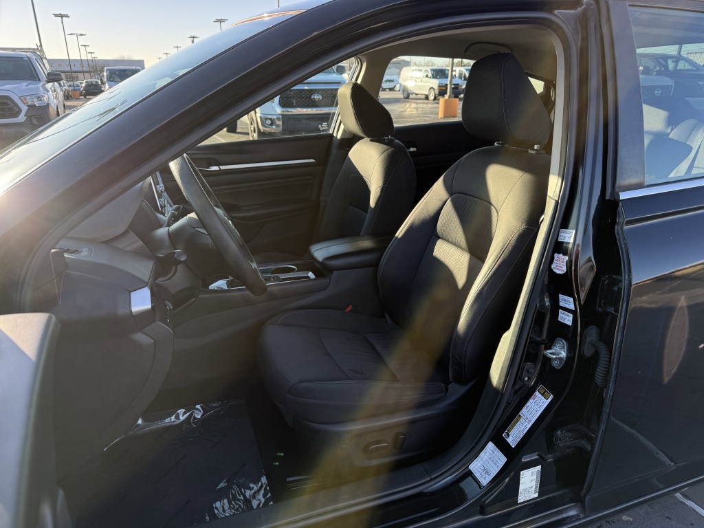 2021 Nissan Altima Image 28