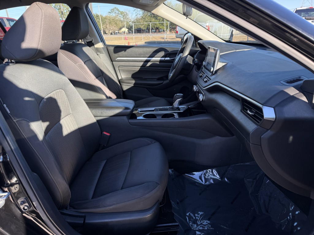 2021 Nissan Altima Image 30