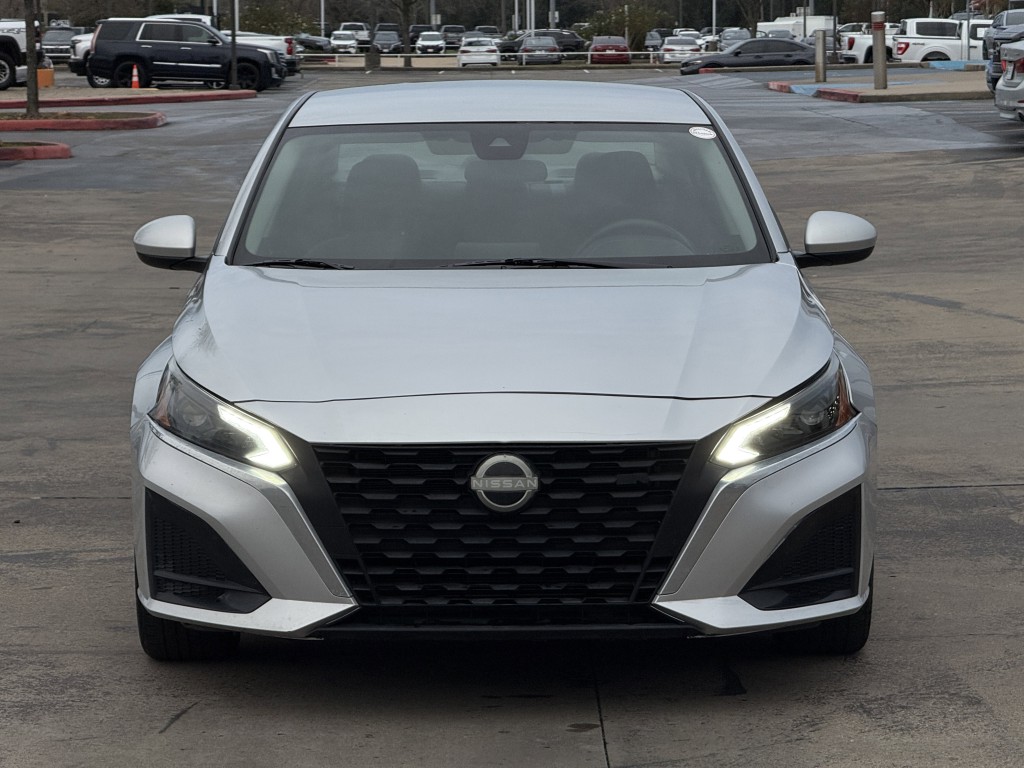 2023 Nissan Altima Image 6