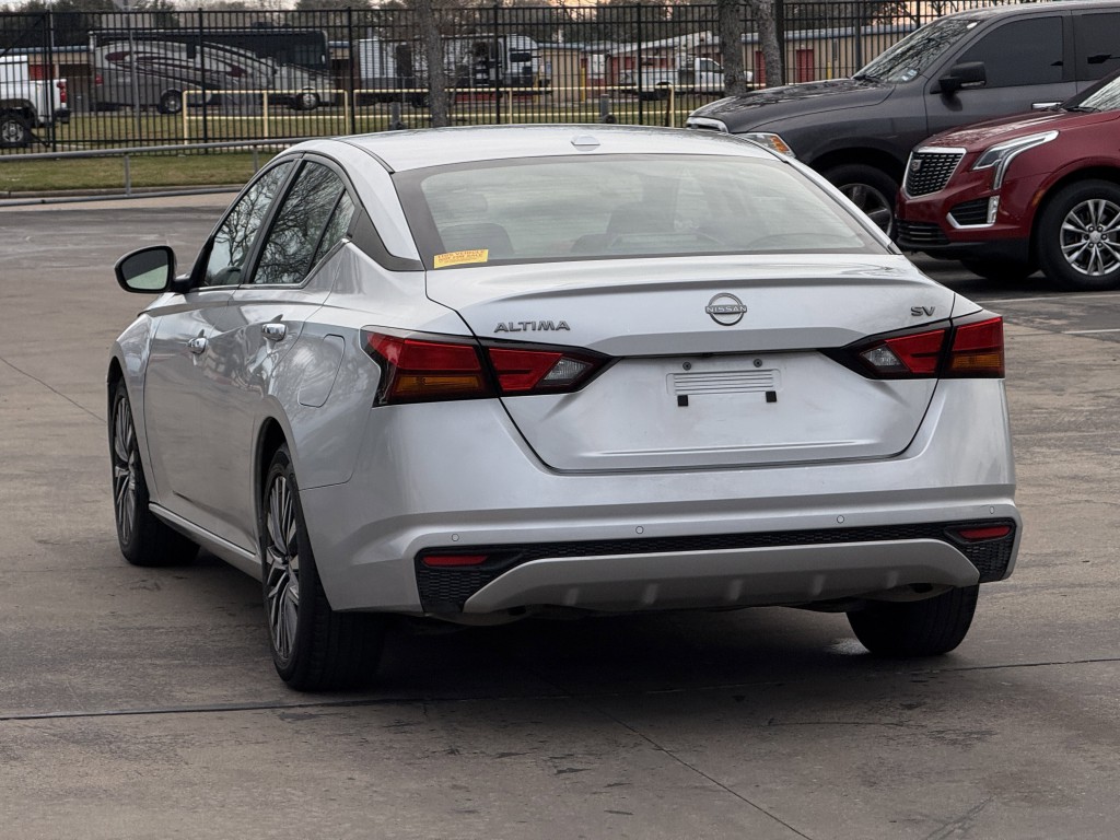 2023 Nissan Altima Image 10