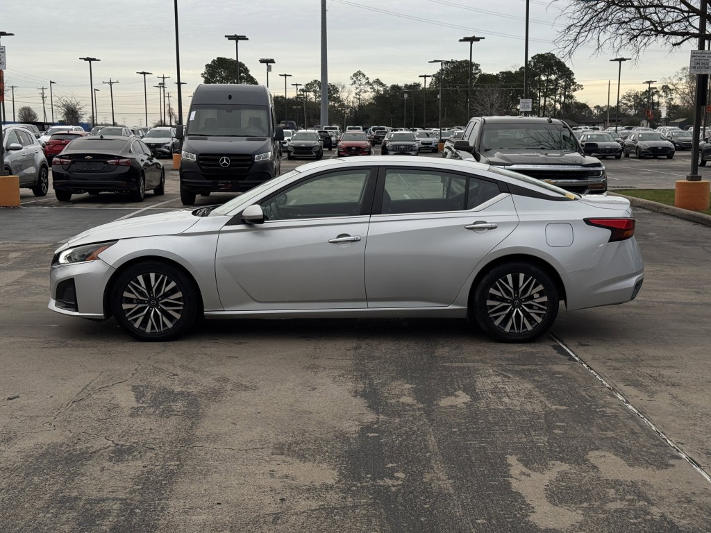 2023 Nissan Altima Image 11