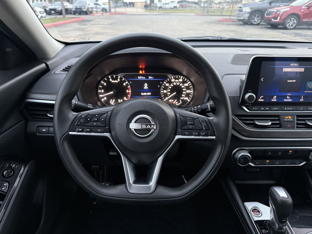 2023 Nissan Altima Image 14