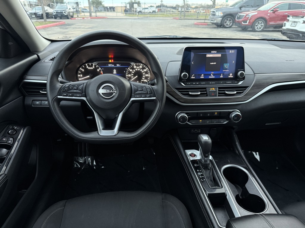 2023 Nissan Altima Image 15