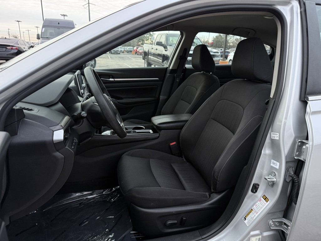 2023 Nissan Altima Image 25
