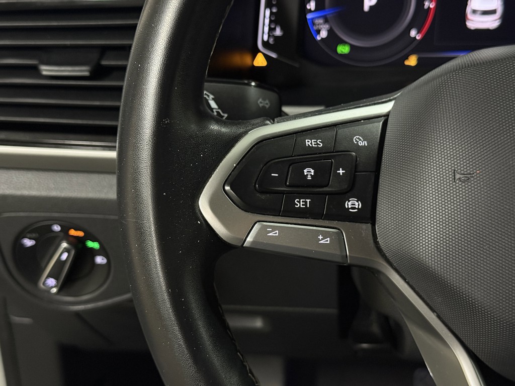 2022 Volkswagen Atlas Cross Sport Image 16