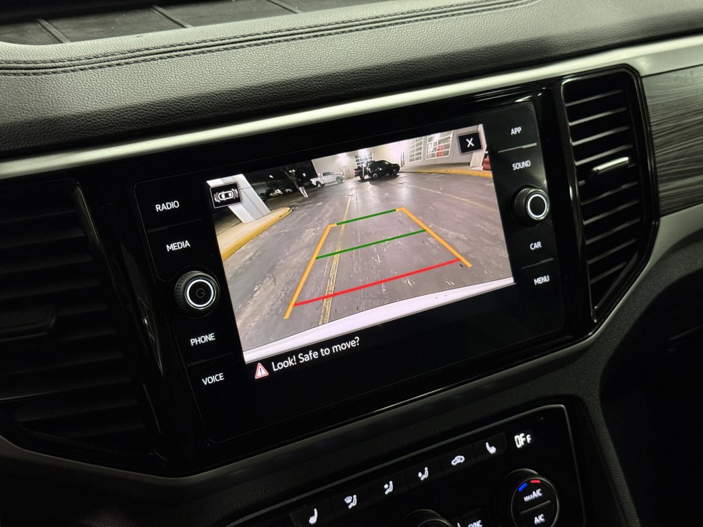 2022 Volkswagen Atlas Cross Sport Image 20