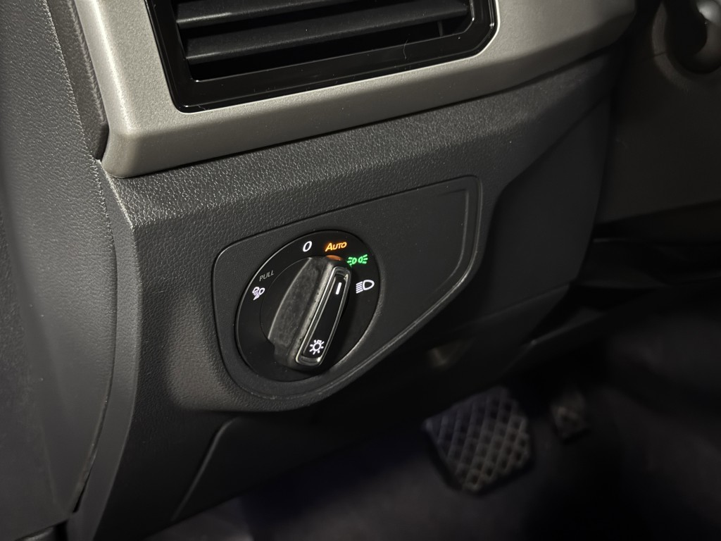 2022 Volkswagen Atlas Cross Sport Image 23