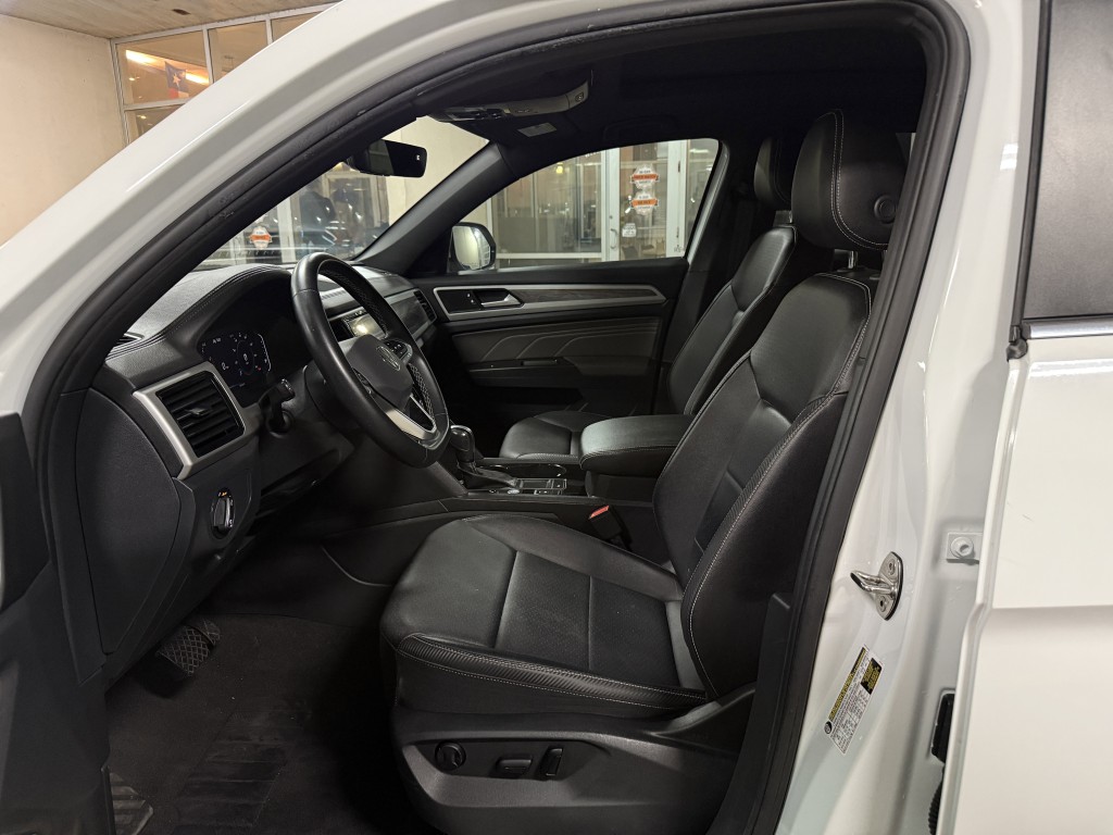 2022 Volkswagen Atlas Cross Sport Image 24